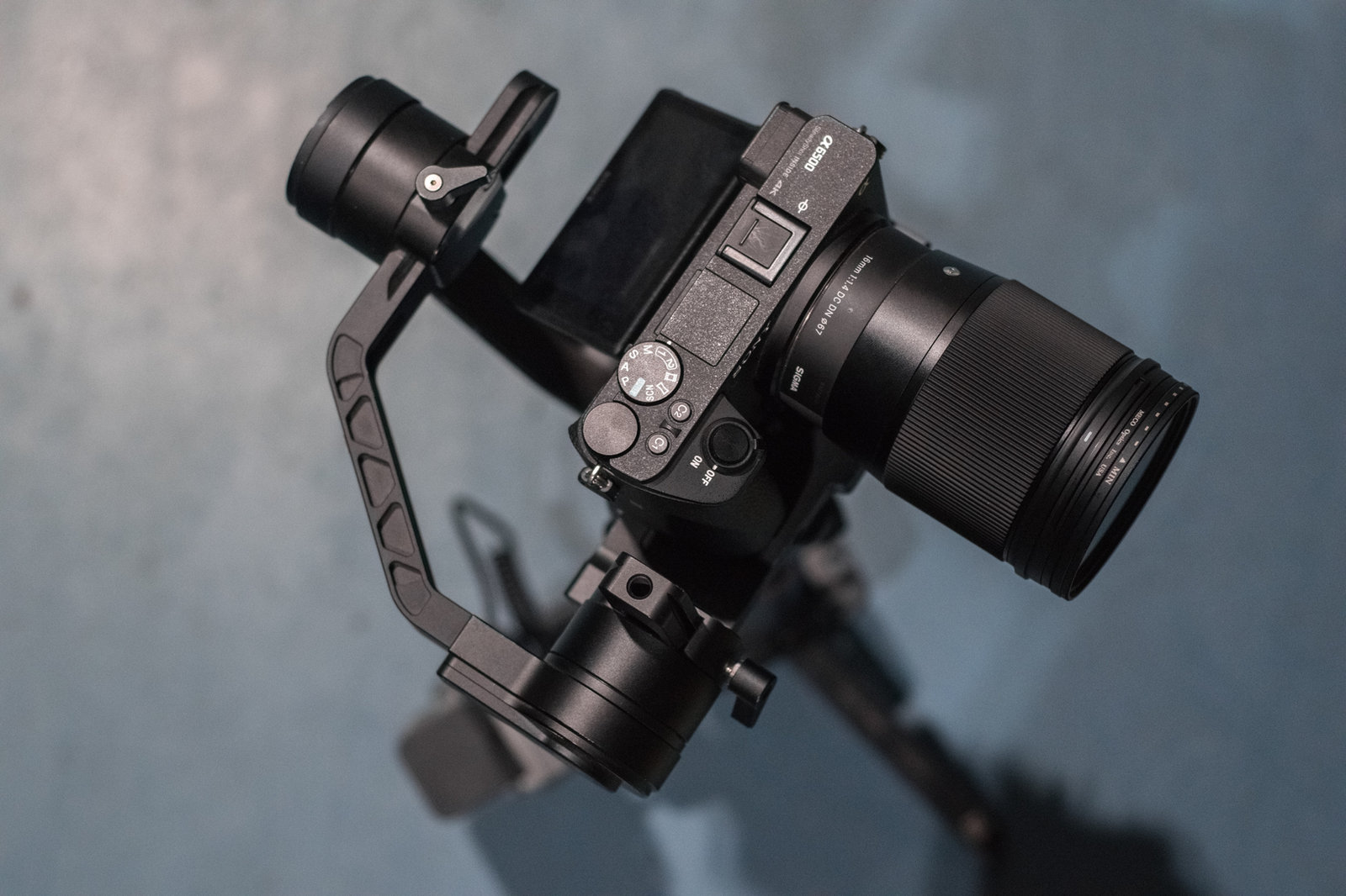 gimbal vs handheld, camera mirrorless Sony pe gimbal pentru productie video Bucuresti