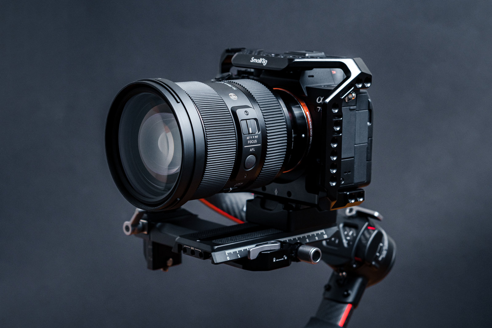 Gimbal vs handheld: cum alegi intre stabilizare cinematica si miscare organica